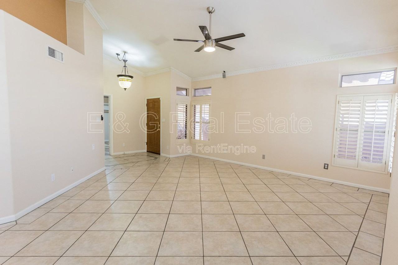 7421 S Kachina Dr - Photo 4 of 21