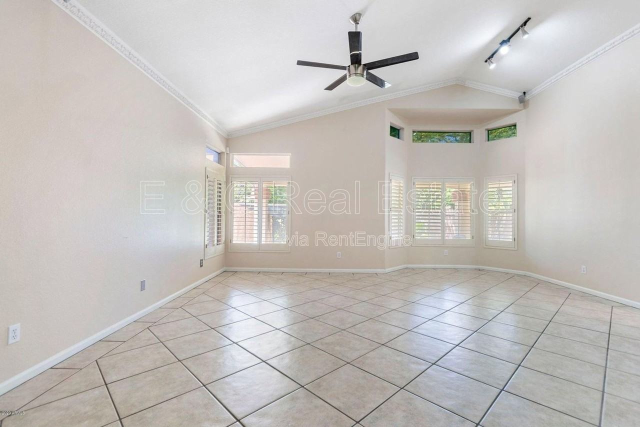 7421 S Kachina Dr - Photo 5 of 21