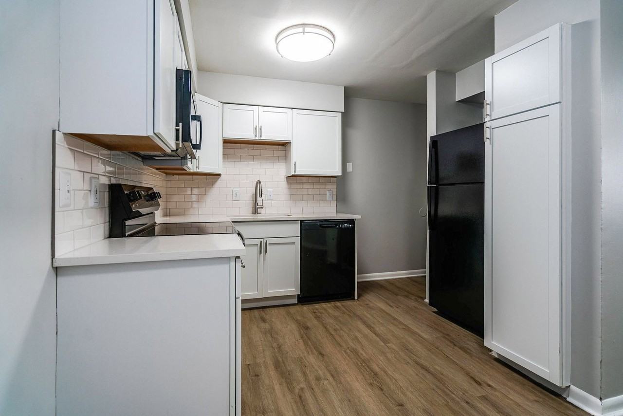 656 Riverview Dr #C - Photo 5 of 17