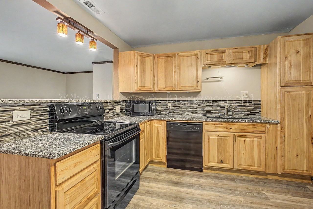 4204 Hoyt St - Photo 7 of 28