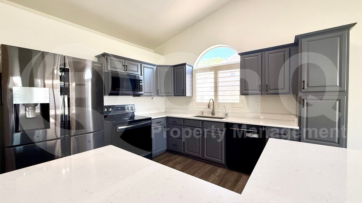 1581 W Butler Dr - Photo 3 of 19