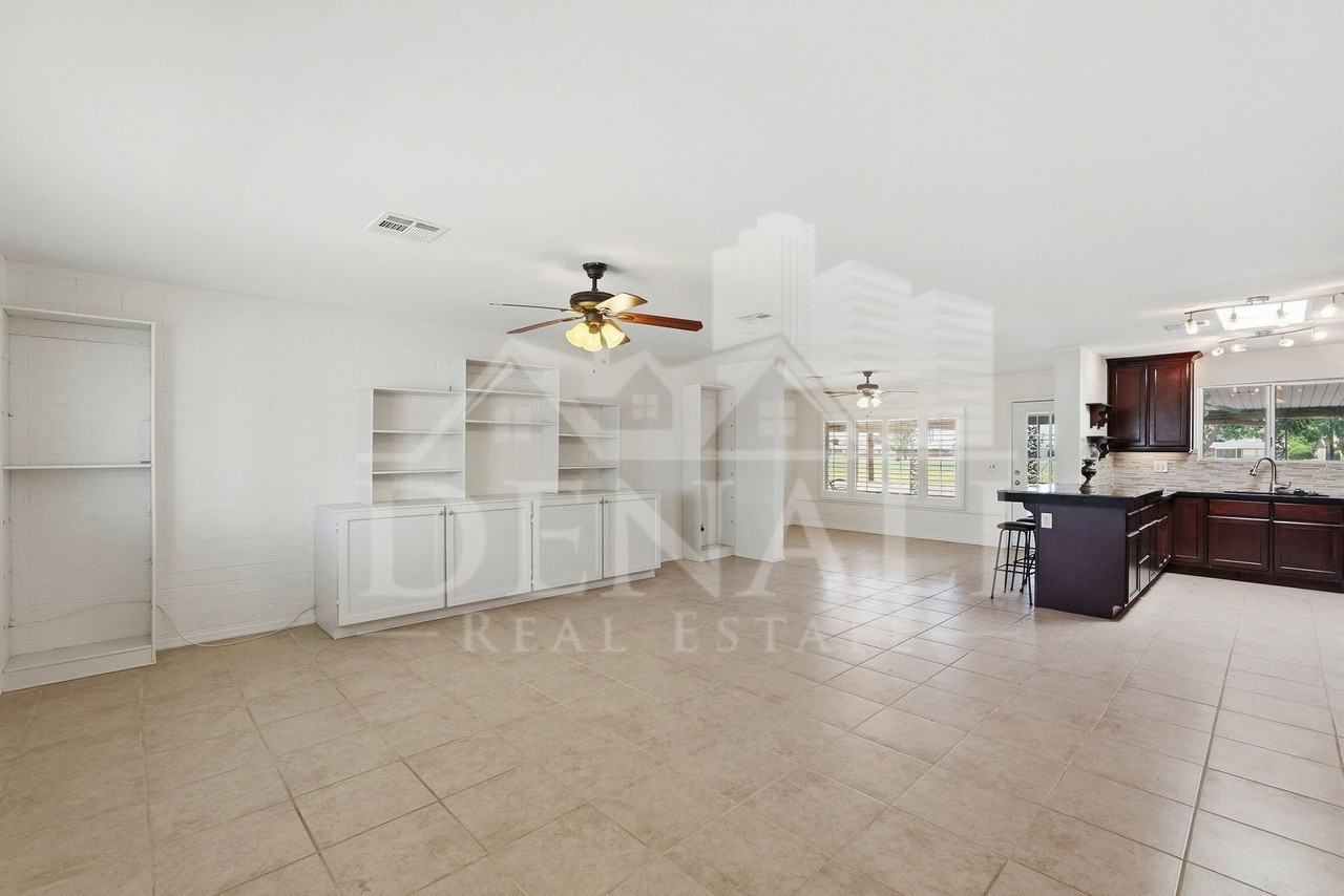 10747 W Hope Dr - Photo 3 of 27