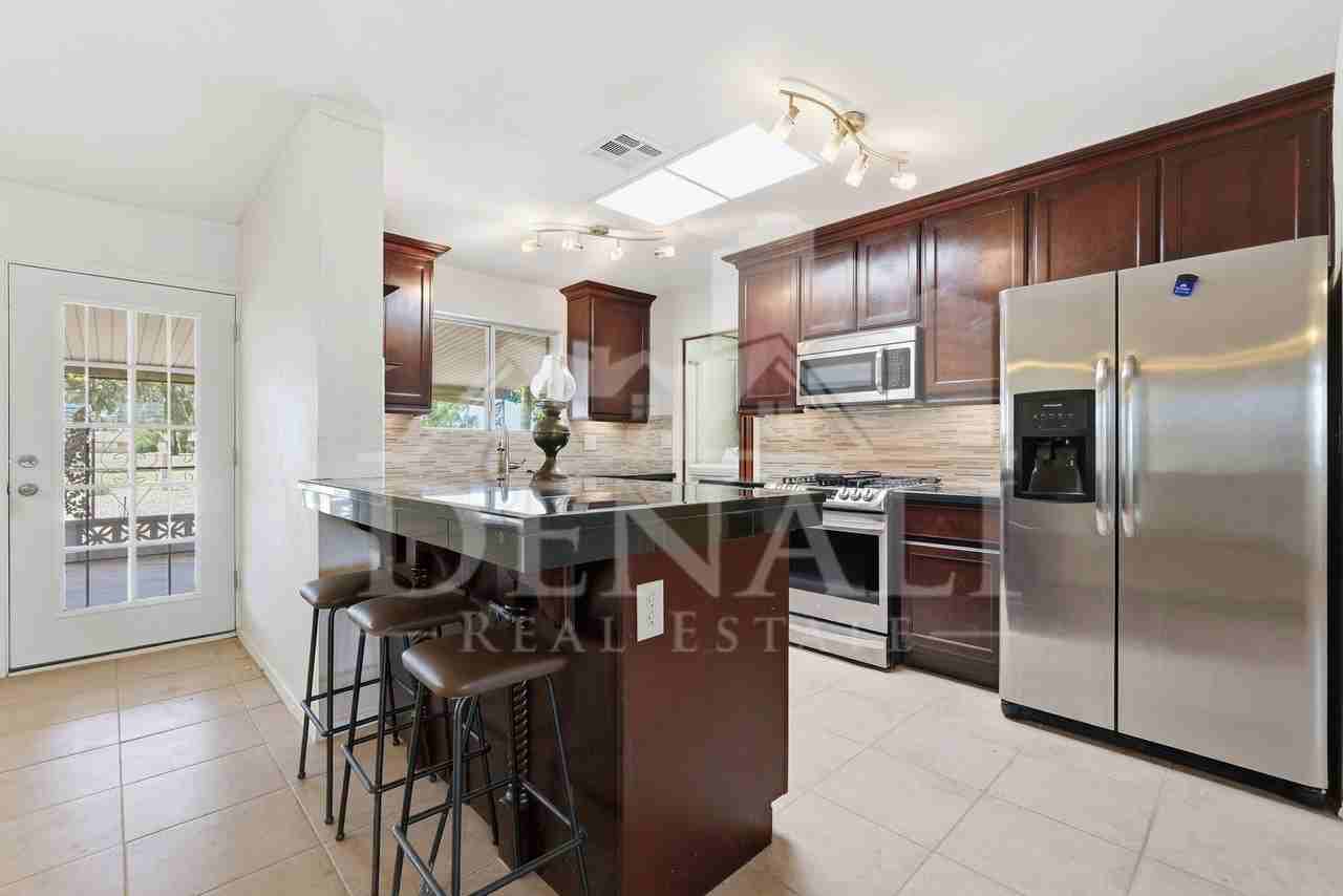 10747 W Hope Dr - Photo 7 of 27