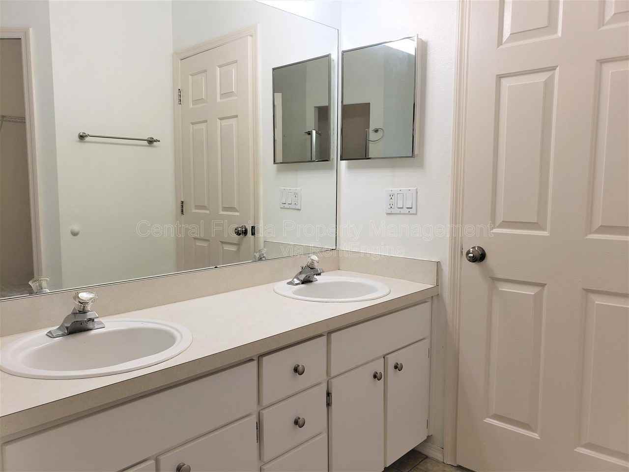 2226 Justin Ave - Photo 2 of 28