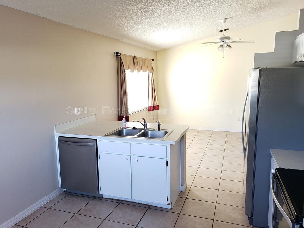 2226 Justin Ave - Photo 5 of 28