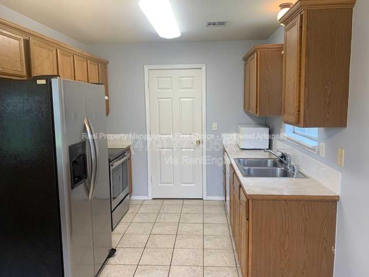 890 Sunflower St - Photo 4 of 16