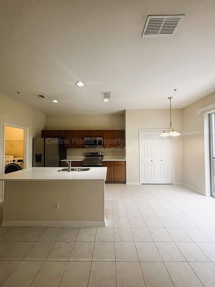 10036 Moorshire Cir - Photo 5 of 29