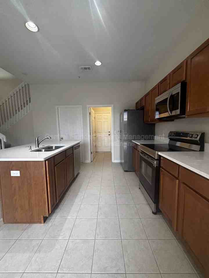 10036 Moorshire Cir - Photo 7 of 29