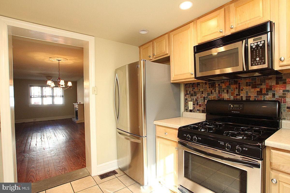 2206 Montrose St - Photo 2 of 14