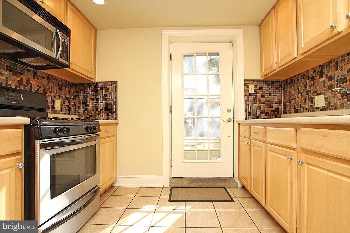 2206 Montrose St - Photo 3 of 14