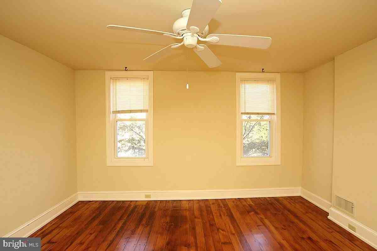 2206 Montrose St - Photo 5 of 14