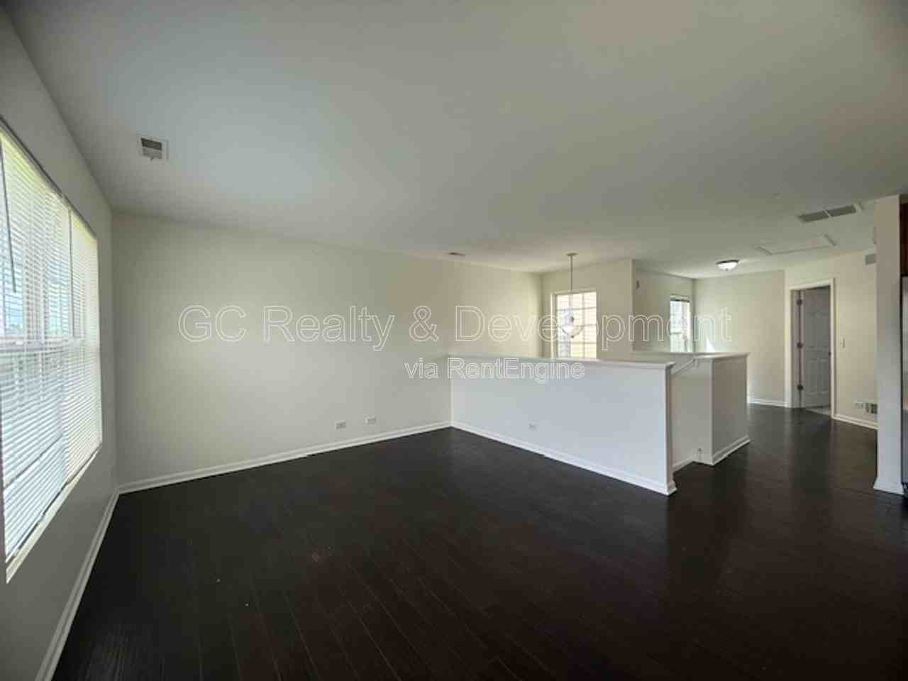 1062 Turin Dr - Photo 3 of 21