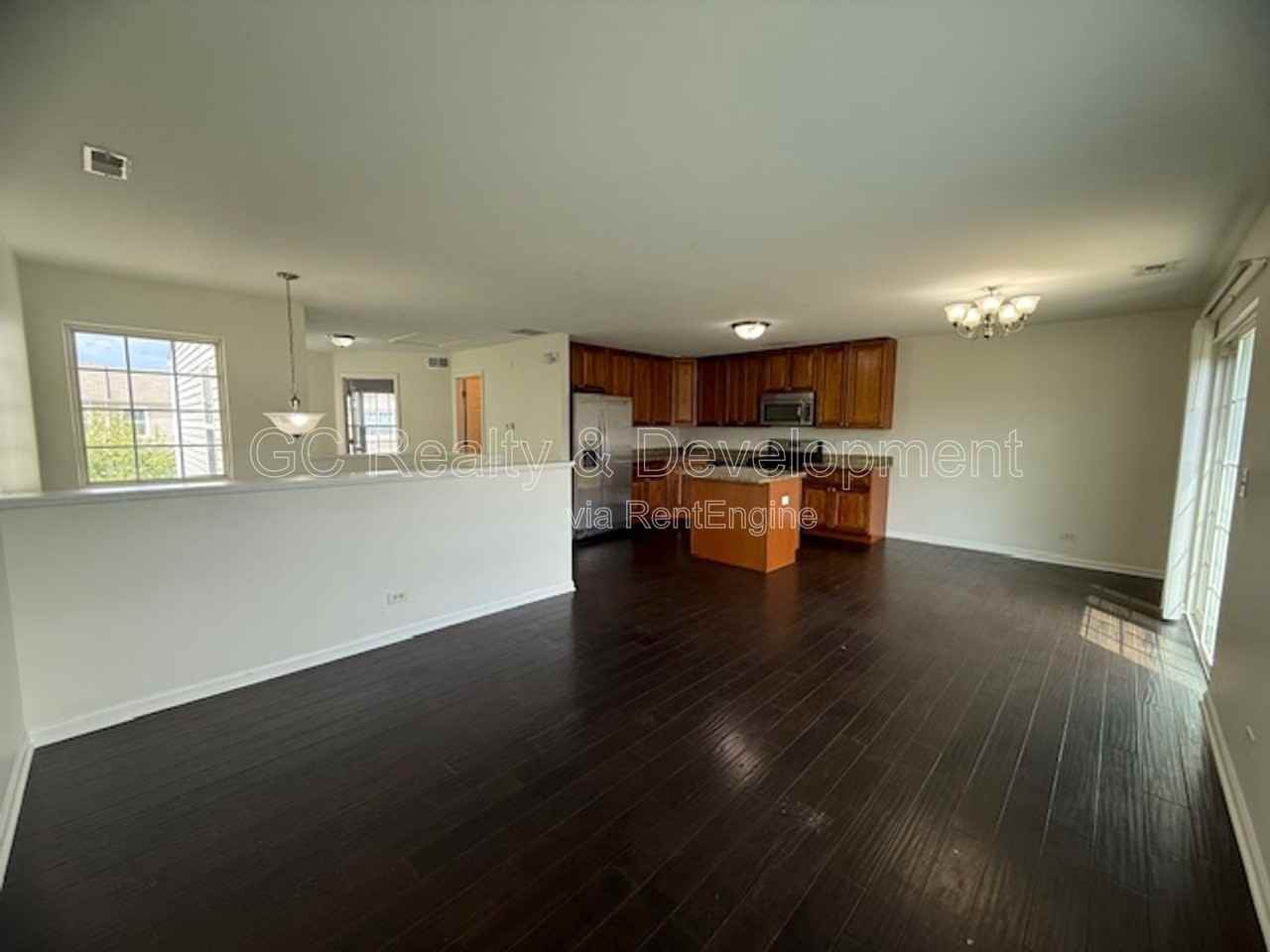 1062 Turin Dr - Photo 4 of 21