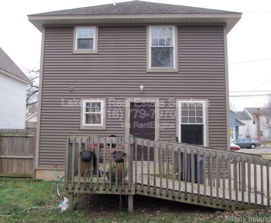 711 Logan St Se - Photo 2 of 21