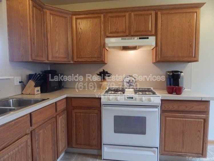 711 Logan St Se - Photo 4 of 21