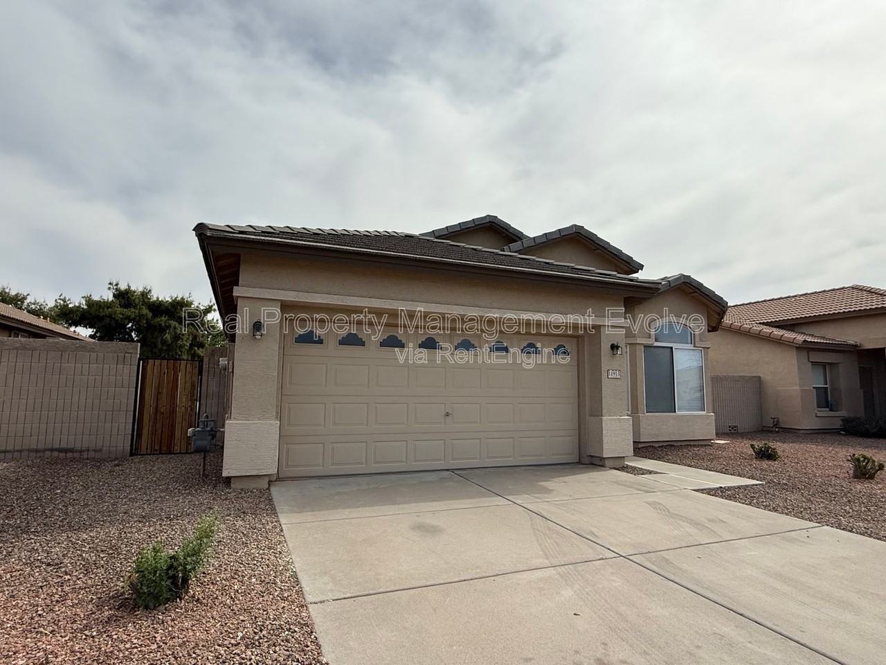 11913 W Jackson St - Photo 3 of 32