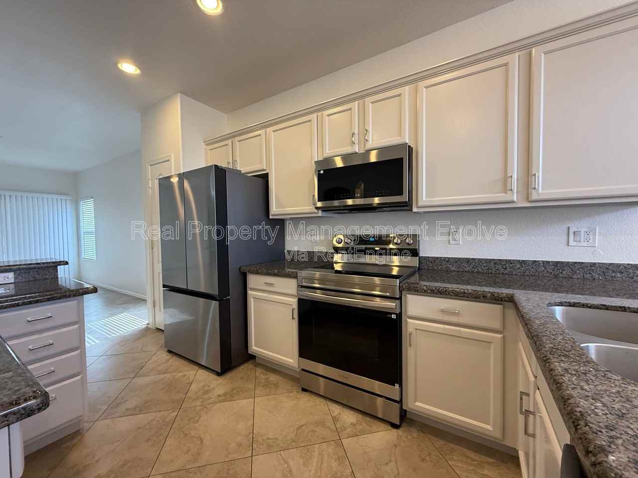11913 W Jackson St - Photo 6 of 32