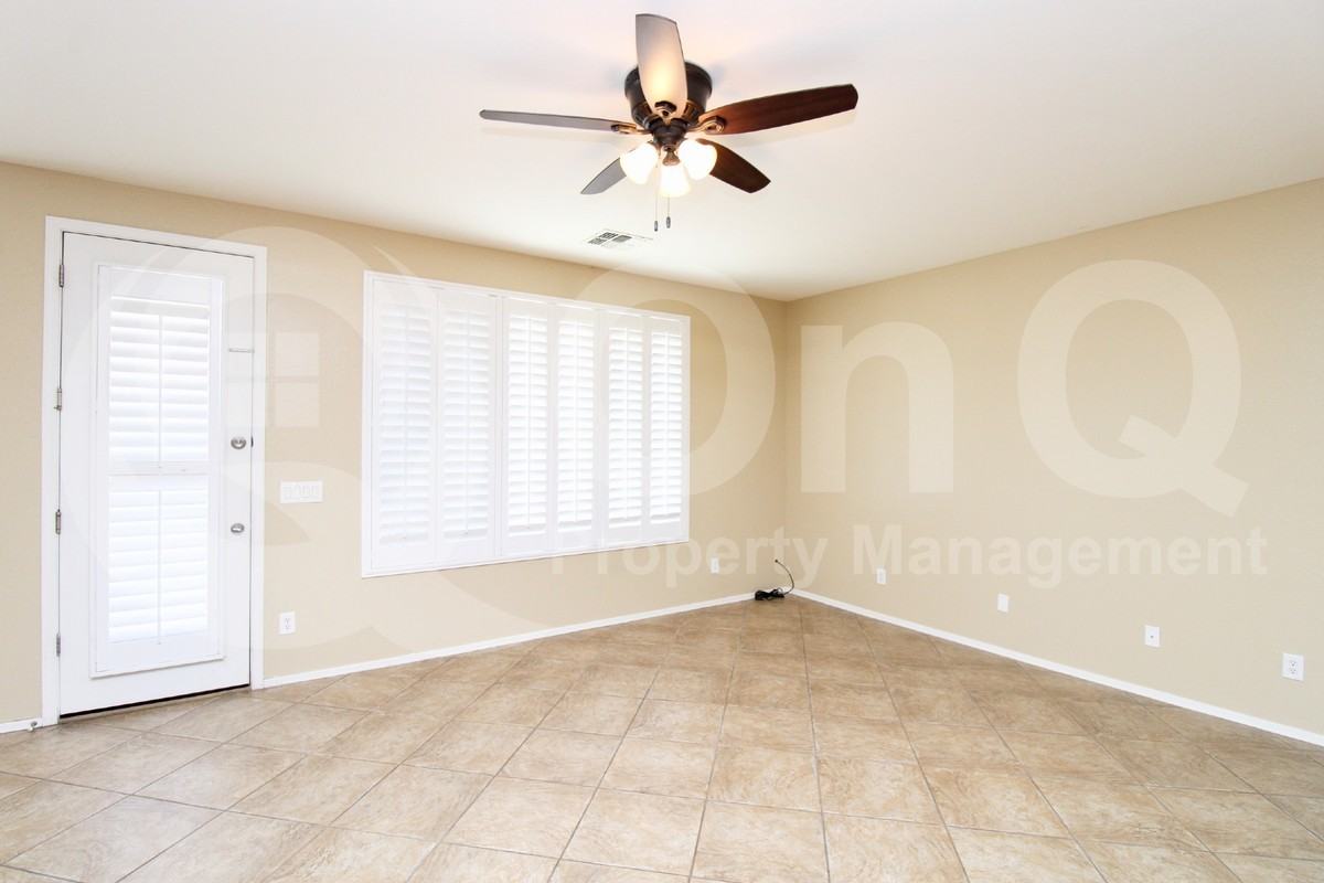 21061 N Bustos Way - Photo 4 of 21