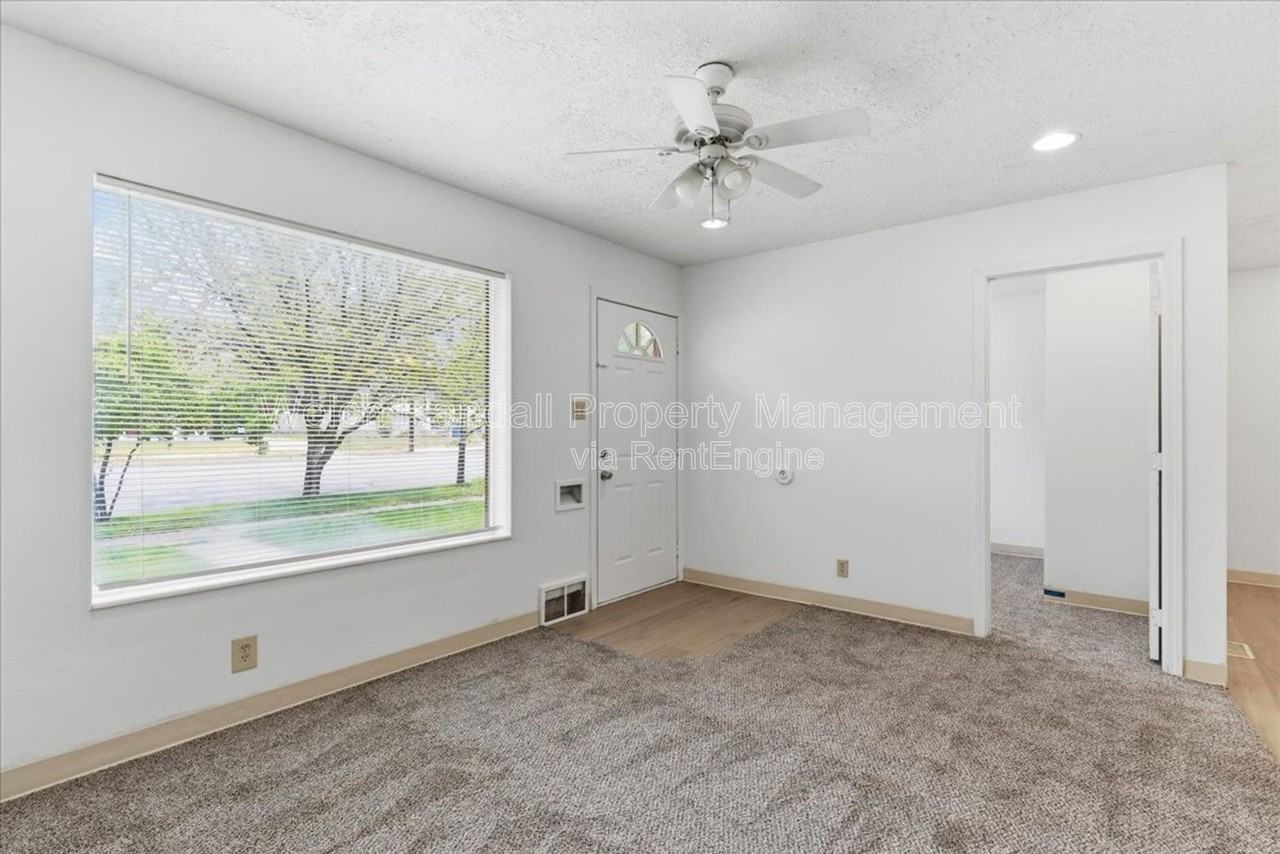 2353 Jackson Ave - Photo 4 of 21
