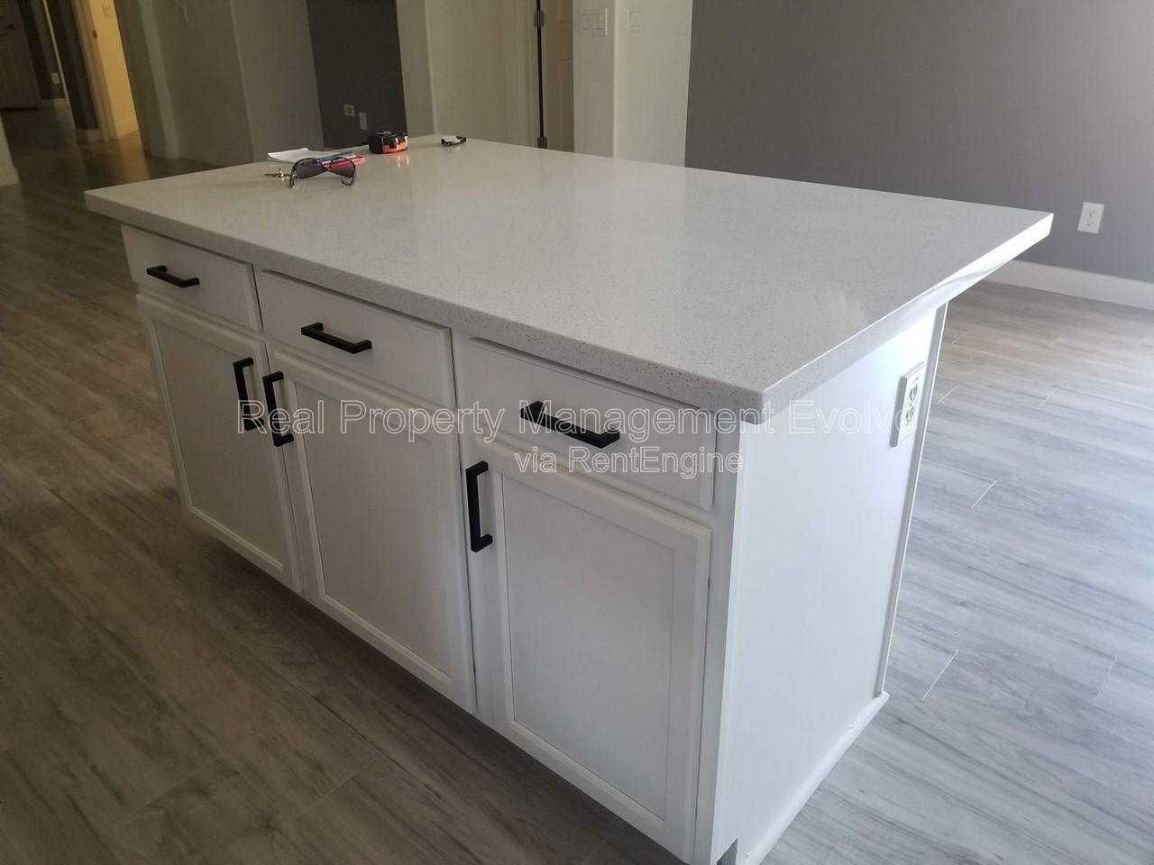 3234 W Florimond Rd - Photo 4 of 32