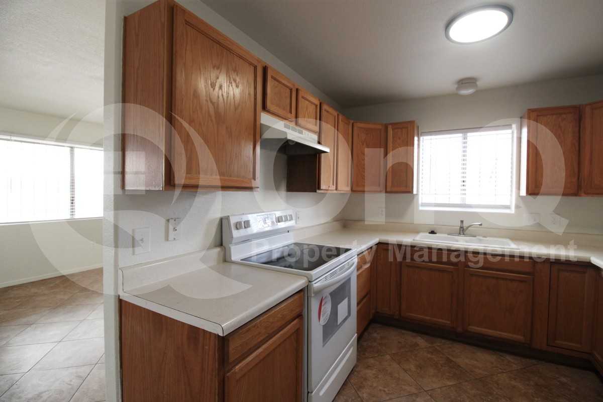 144 W Lincoln Ave - Photo 3 of 23