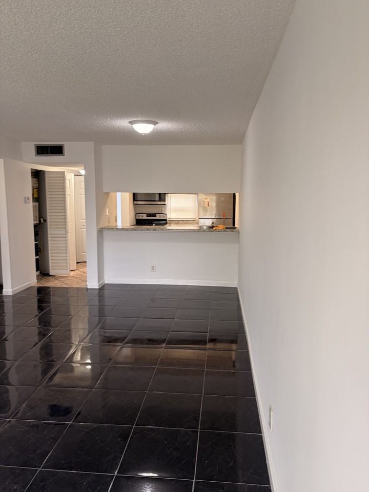 8540 N Sherman Cir #504 - Photo 4 of 10
