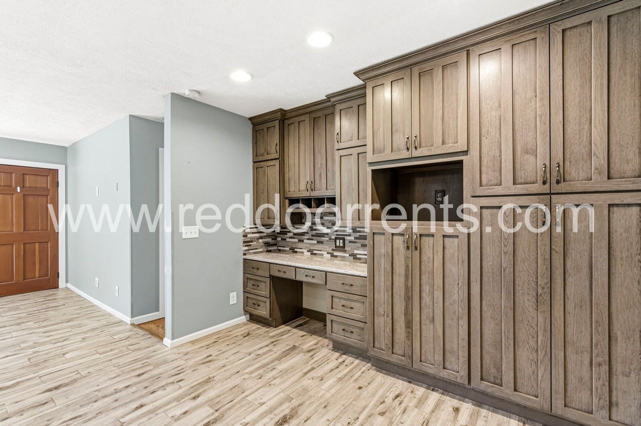 11600 E 63rd St - Photo 5 of 28