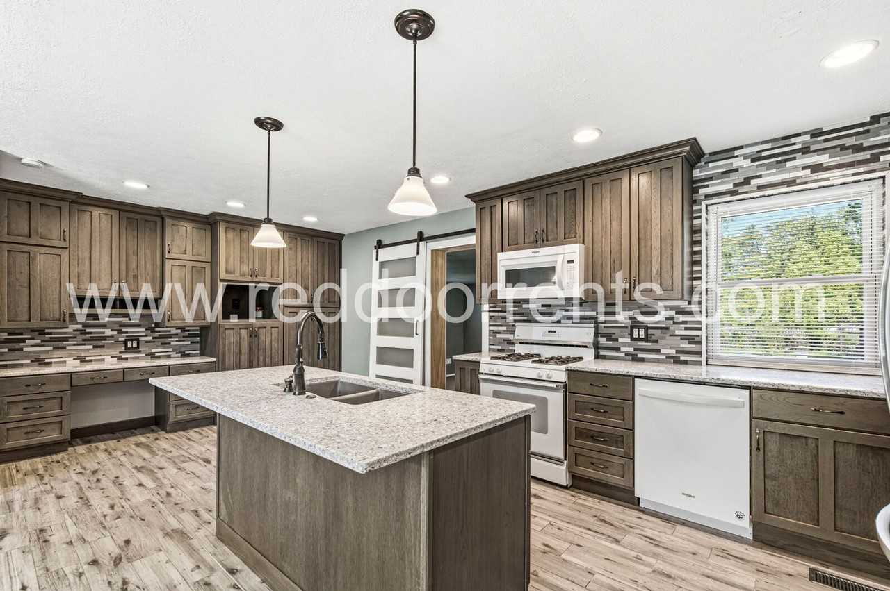 11600 E 63rd St - Photo 6 of 28