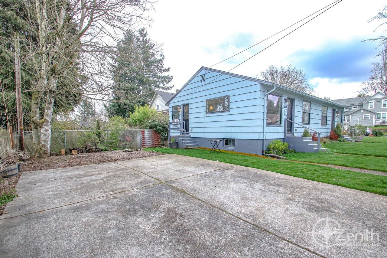 1601 Esther St #1601 - Photo 4 of 16