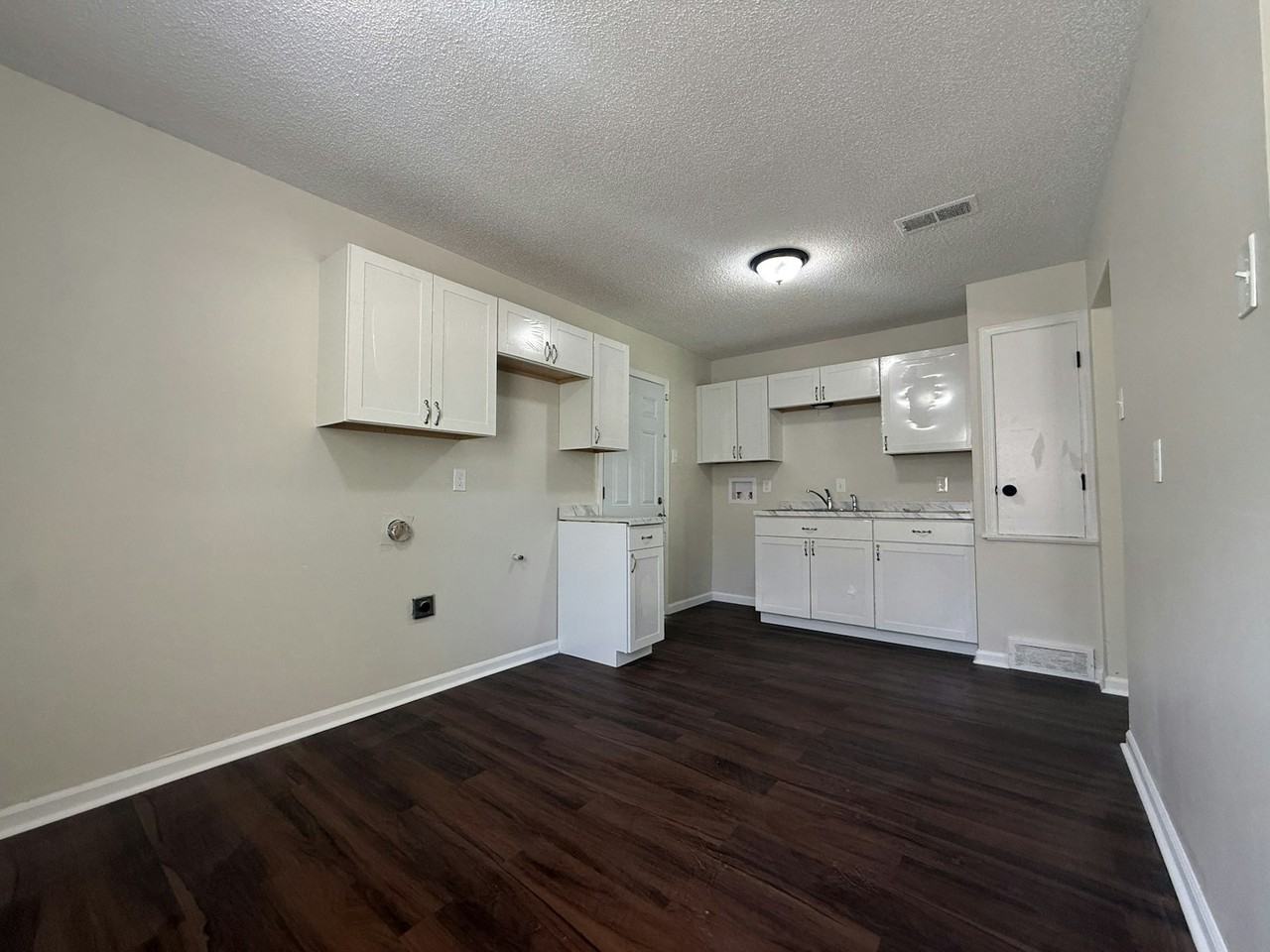 933 Leacrest Avenue - Photo 2 of 8