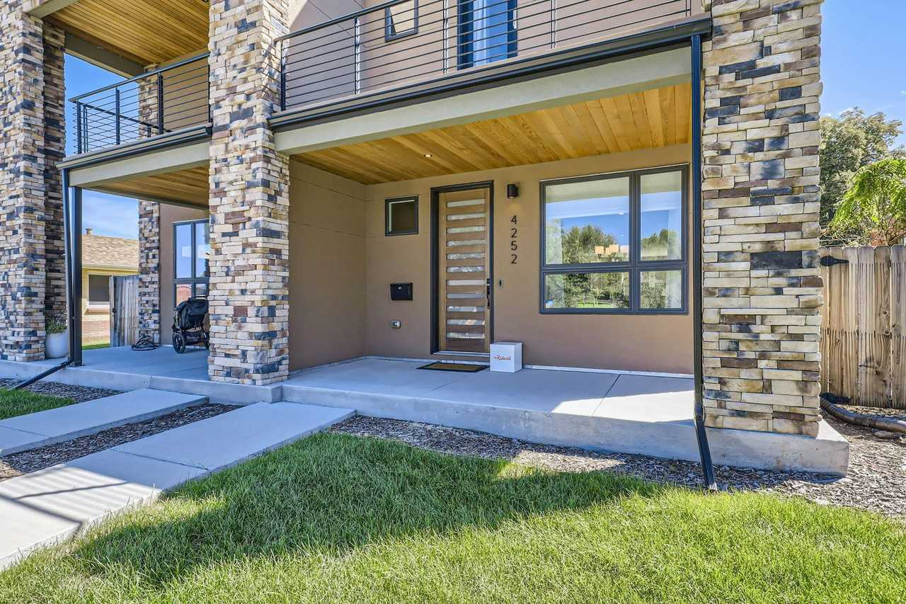 4252 Perry Street - Photo 3 of 28