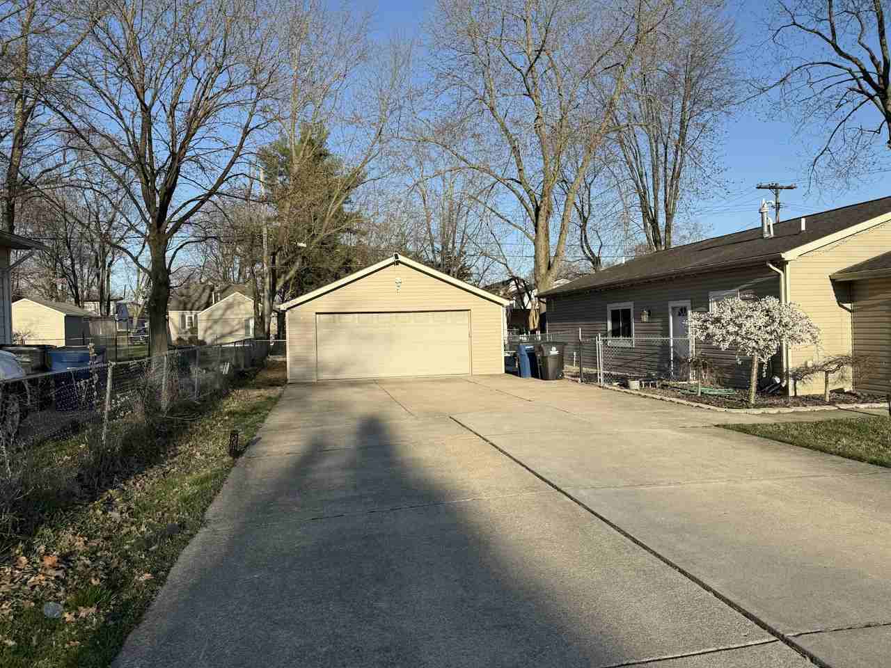 8606 Beatrice - Photo 2 of 28