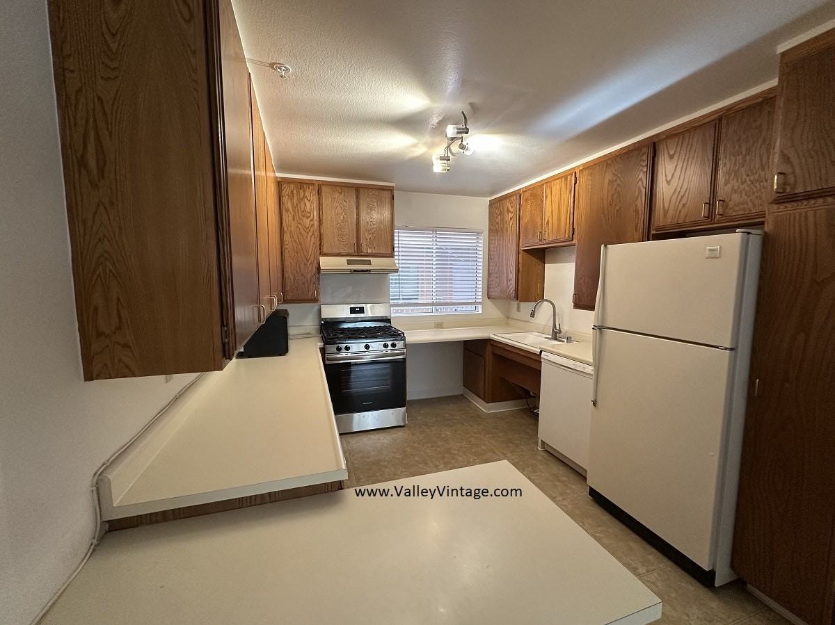 11508 Moorpark Street, Unit C - Photo 4 of 14