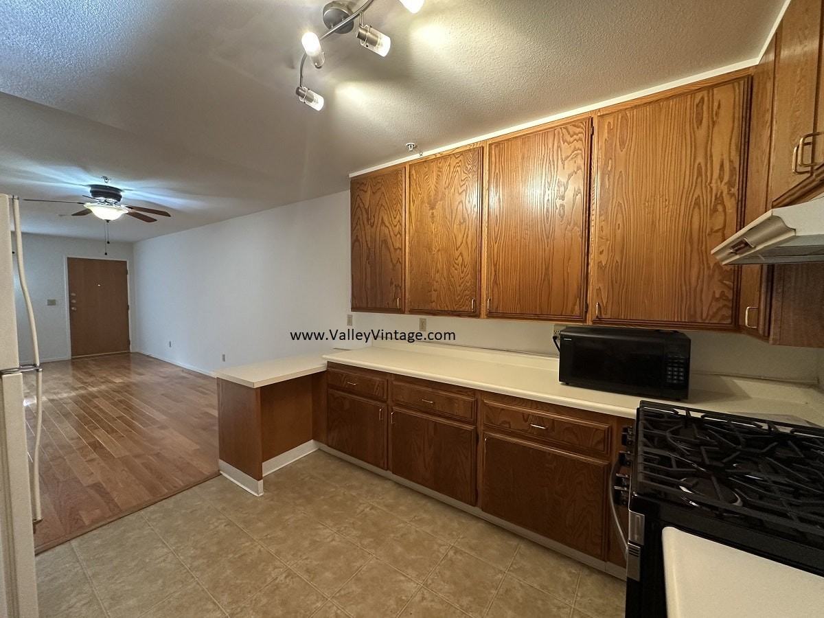 11508 Moorpark Street, Unit C - Photo 5 of 14