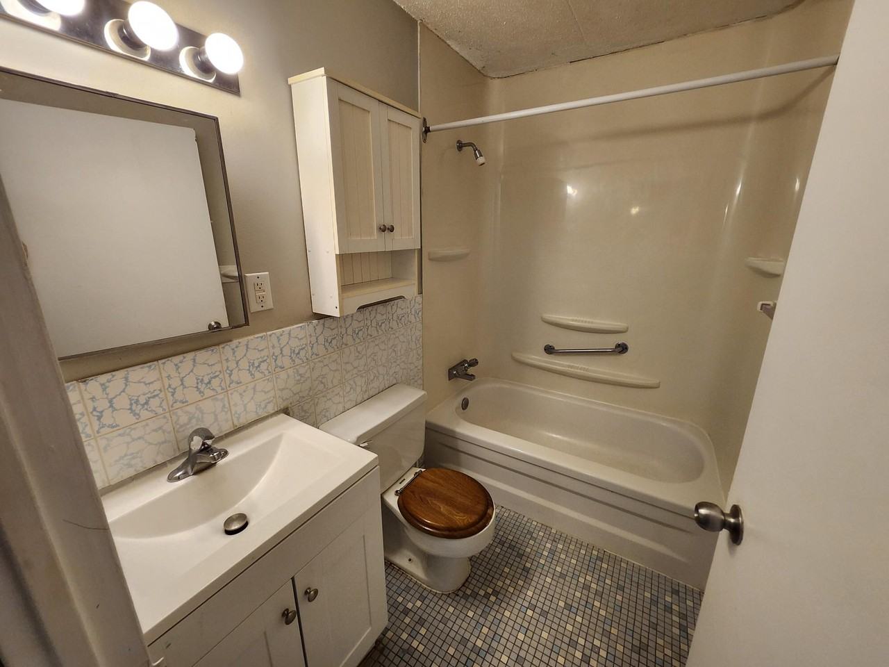 411 Ellerdale St #504 - Photo 7 of 17