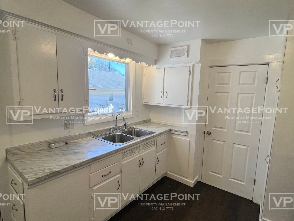 1160 Cass St Lowr - Photo 4 of 23
