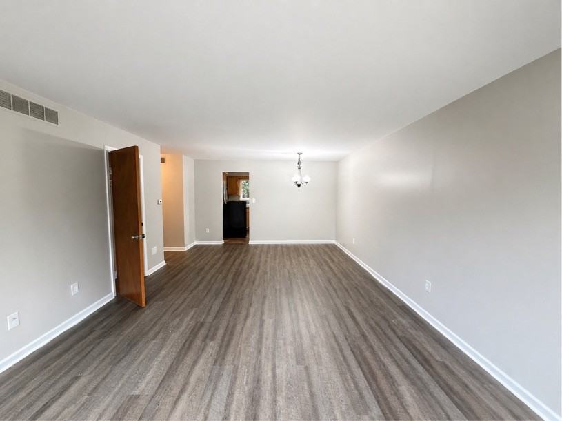 4493 South Buffalo Street - Hawthorne 2 - Photo 5 of 23