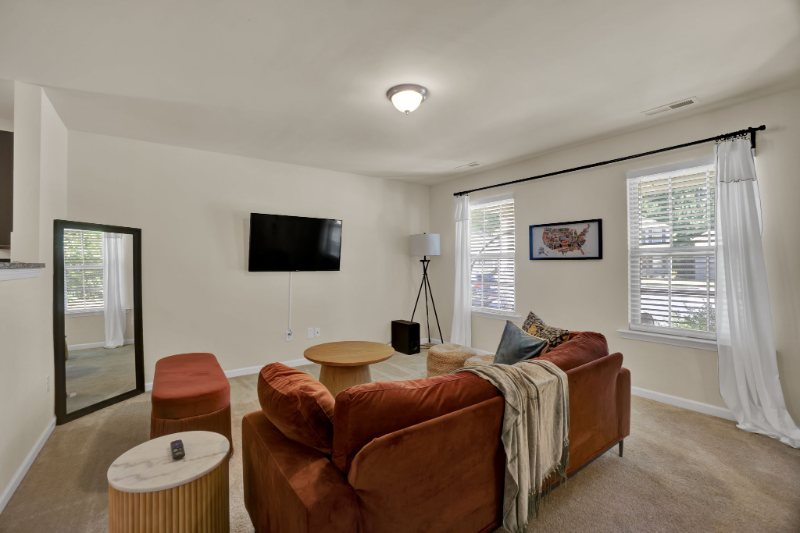 565 Stockton Way - Photo 6 of 27