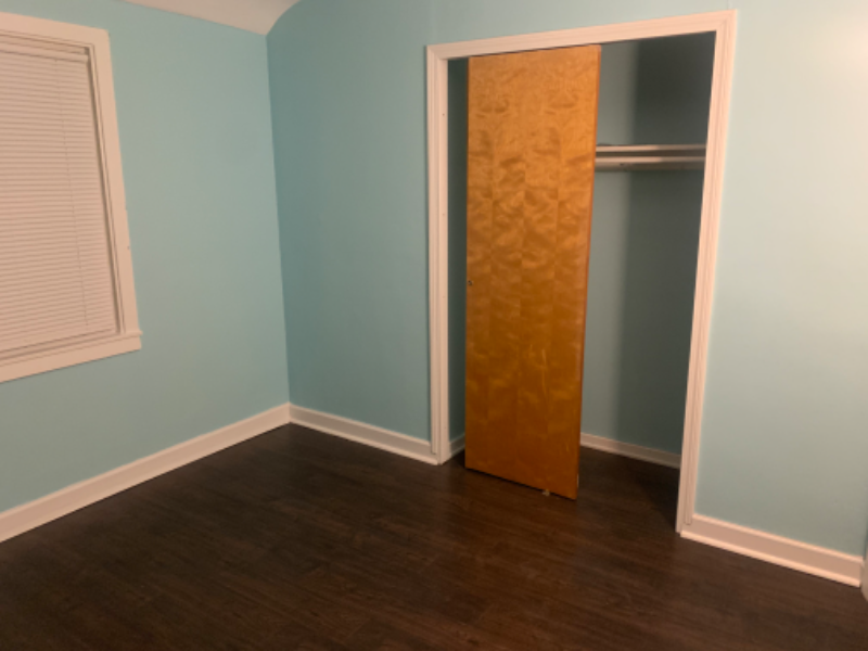 527 Pearl Harbor St - Photo 4 of 9