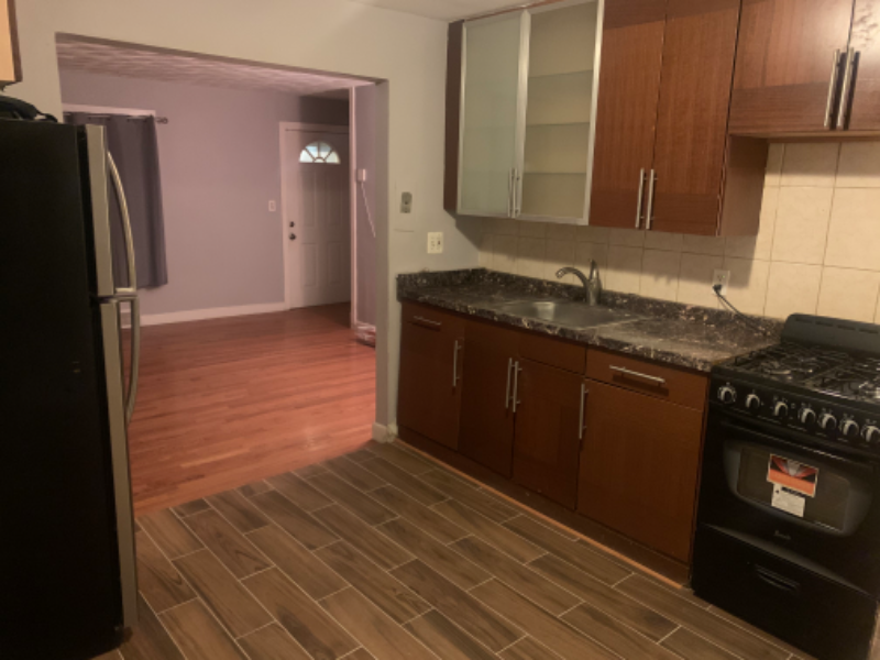 527 Pearl Harbor St - Photo 7 of 9