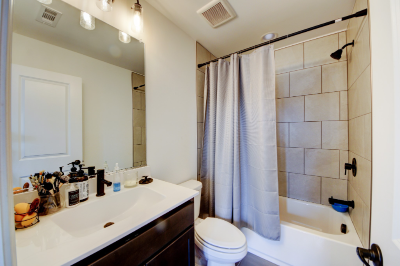 1125 Kirkland Cir - Photo 3 of 35