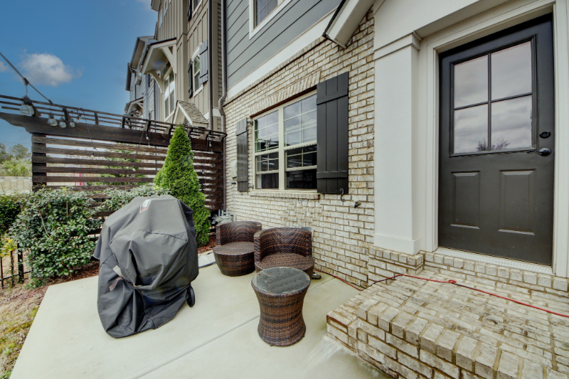 1125 Kirkland Cir - Photo 4 of 35