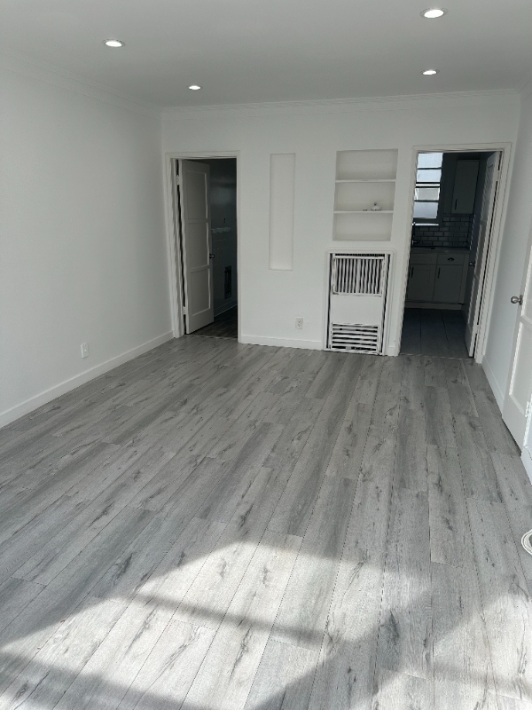7735 Hollywood Blvd #4 - Photo 3 of 5