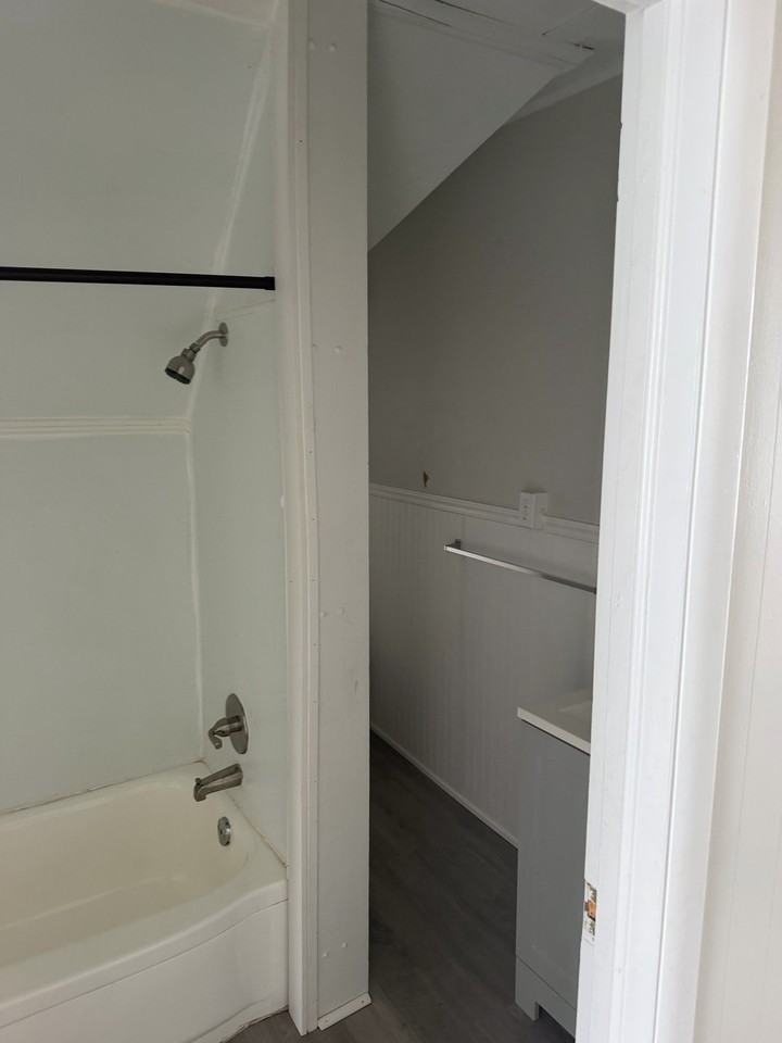 100 Nanticoke Ave #4 - Photo 2 of 14
