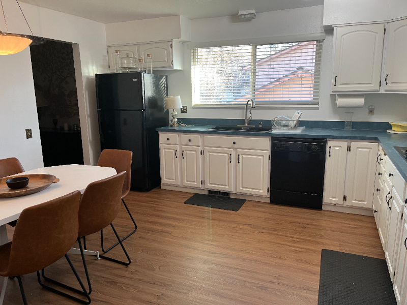 661 S Fulton St - Photo 5 of 31