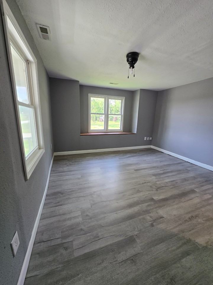 207 Shields St - Photo 3 of 9