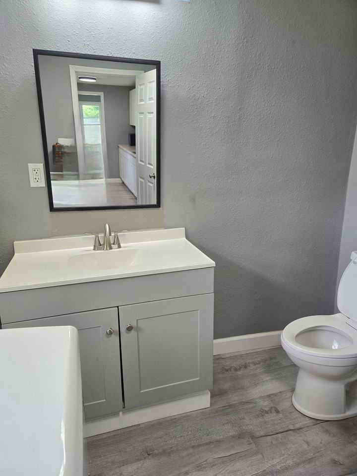207 Shields St - Photo 6 of 9
