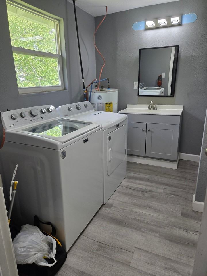 207 Shields St - Photo 7 of 9