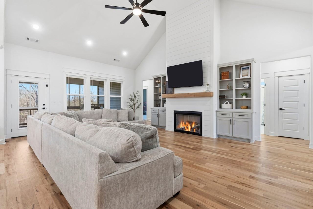 12 Grier Ln - Photo 3 of 19