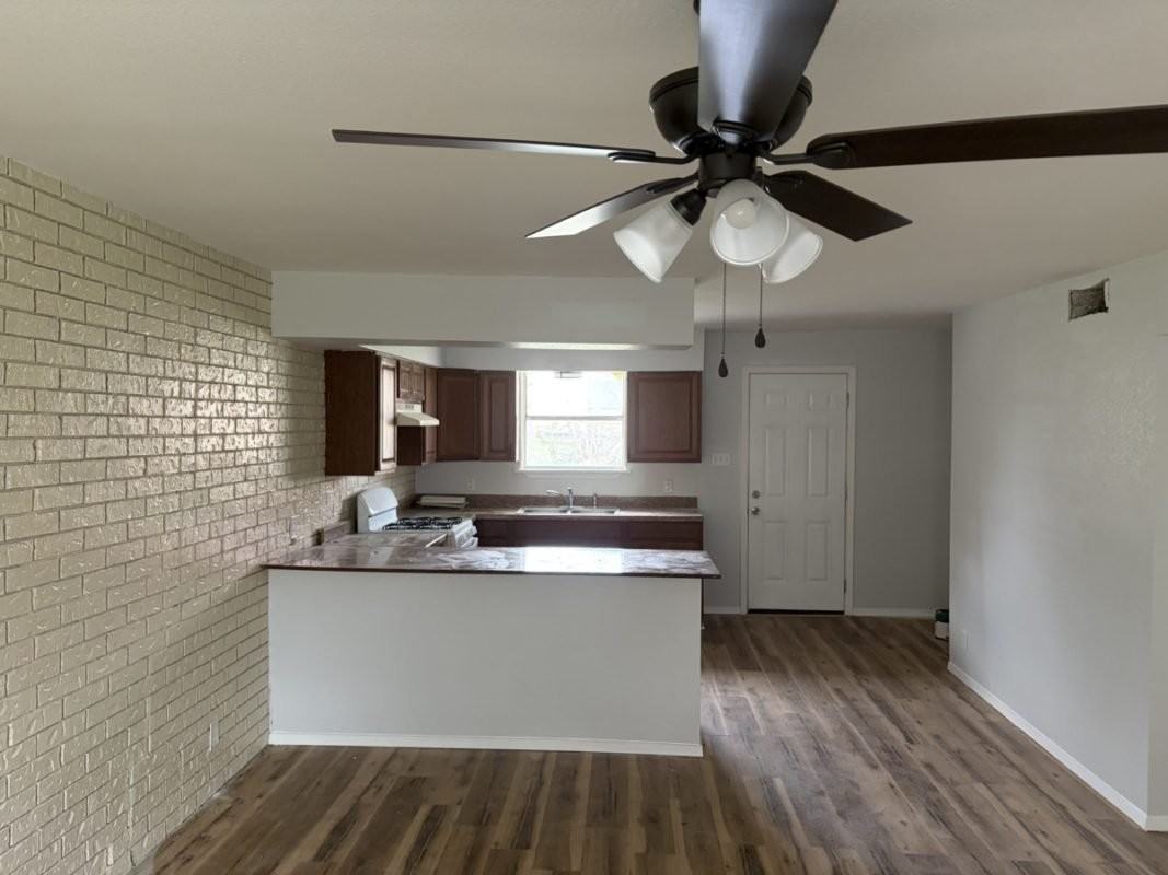 604 W 4th St - Photo 3 of 8